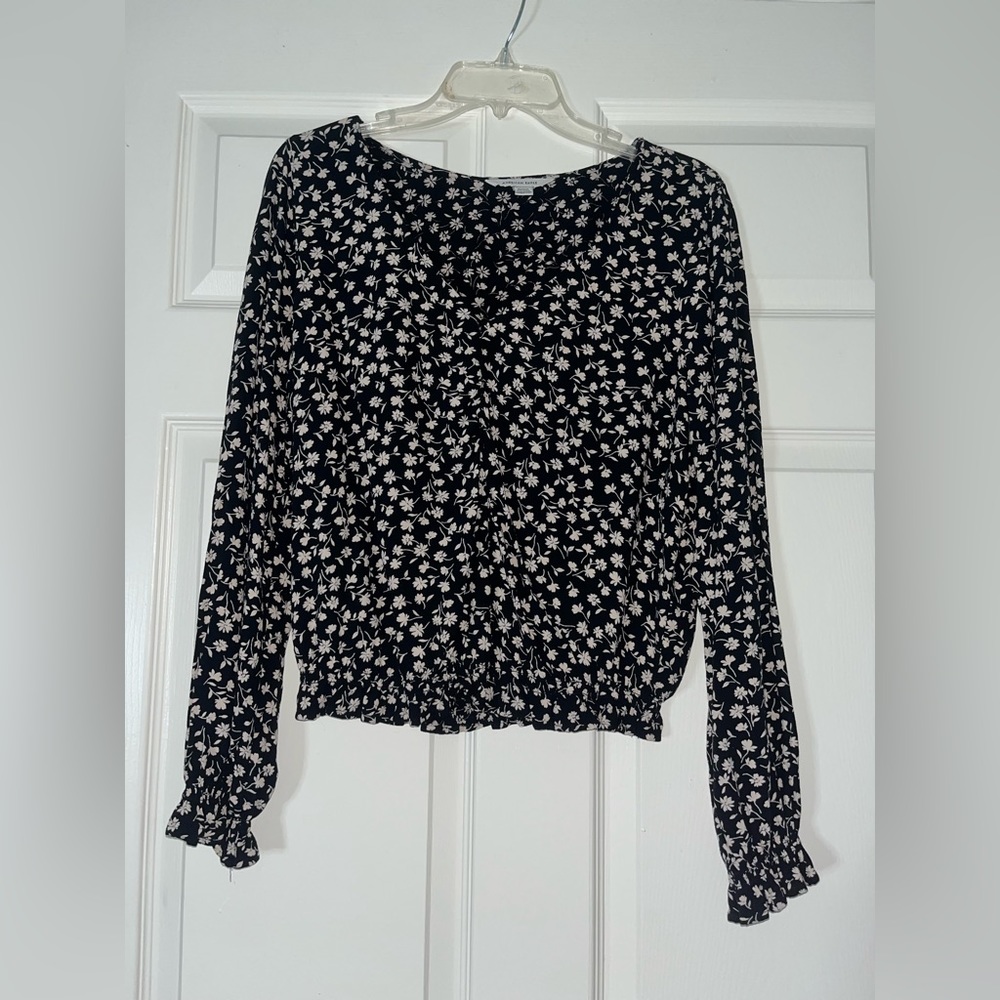 floral v neck american eagle blouse